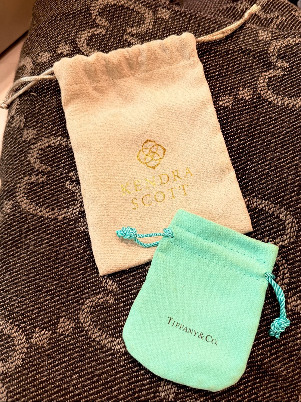 🚨 FREE KENDRA SCOTT OR TIFFANY & CO. JEWELRY POUCH WITH $50 PURCHASE ✨